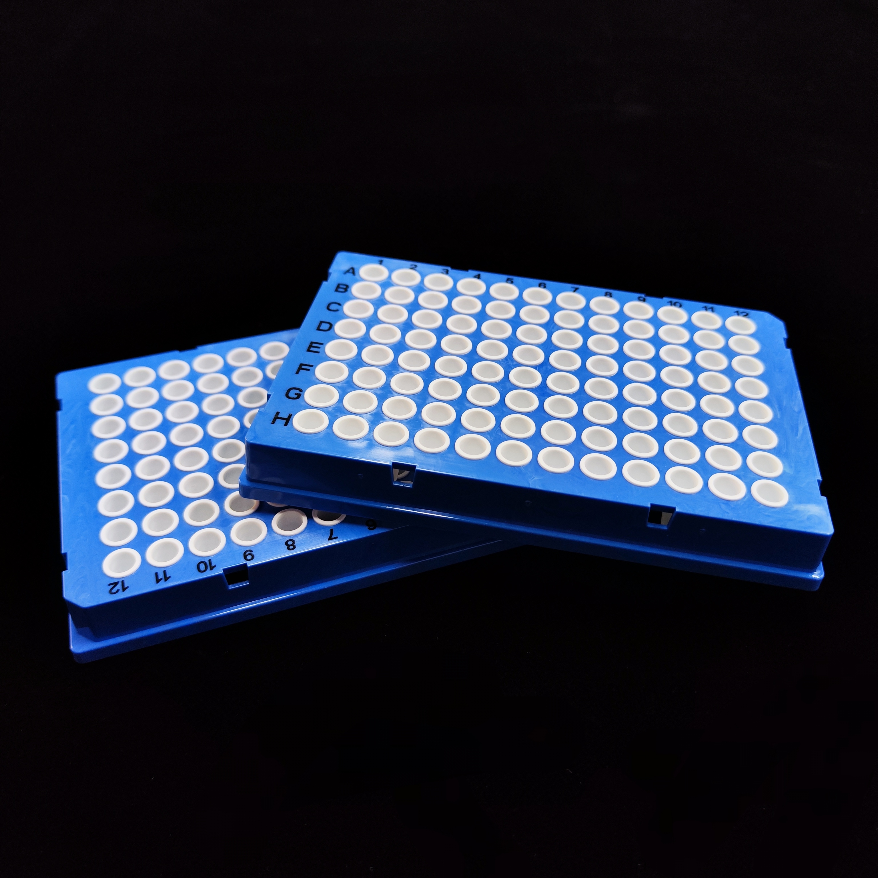 PCR Blue 96 well plate with black mark 802046