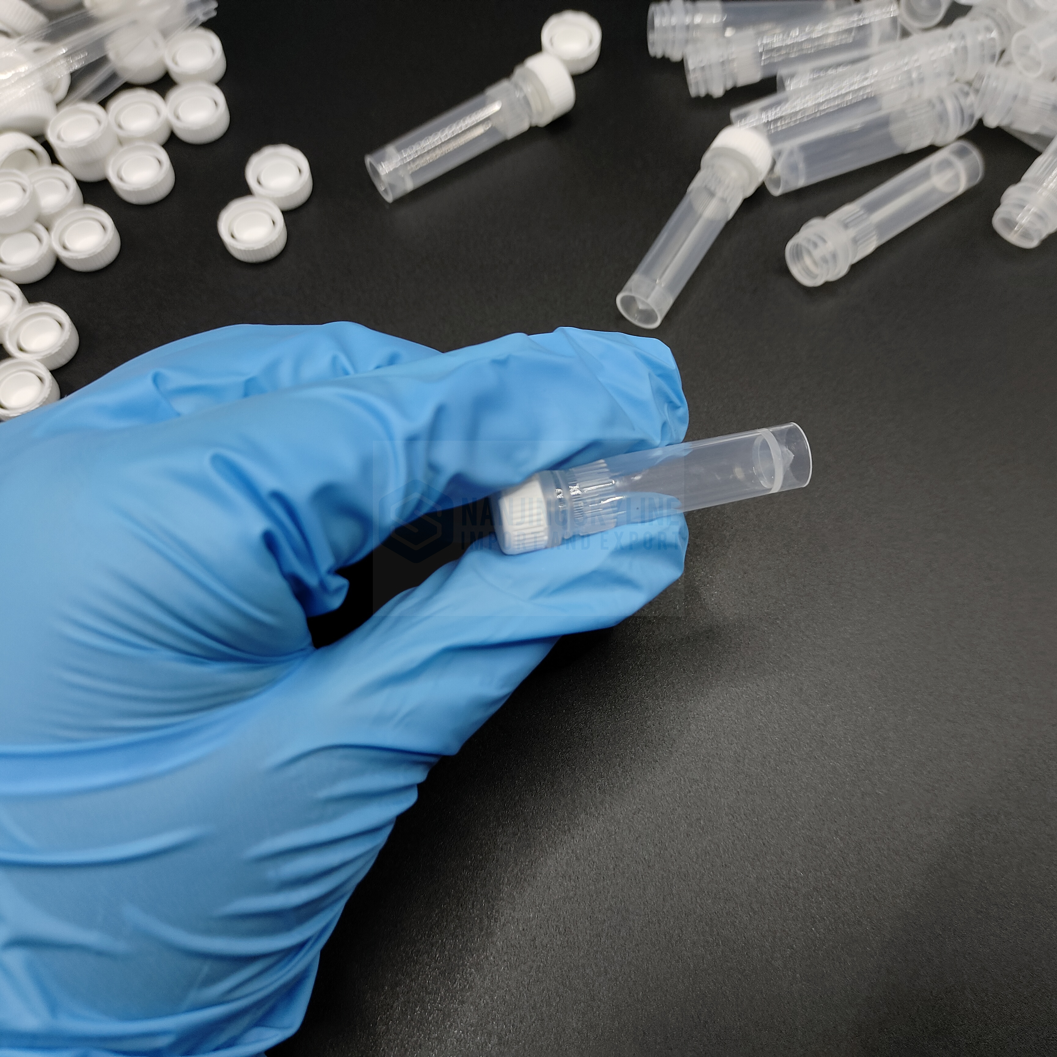 White 1ml/1.5ml/1.6ml/1.8ml/2ml/4ml/5ml Freezing Cyrovials Vials Cryo Tubes with Extermal Thread